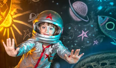 Космонавт в космосе рисунок для детей - 61 фото