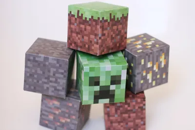 How to Make an Easy Minecraft Creeper Cake - Holly Muffin