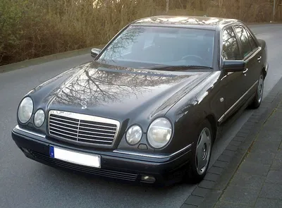 File:Mercedes E-W210.jpg - Wikimedia Commons