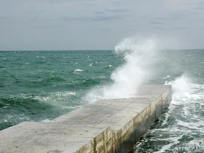 Что ни говори, а осенью море мне нравится куда больше / Фото на тапок ::  сфотографировала сама :: валун :: камни :: фото :: Природа (красивые фото  природы: моря, озера, леса) ::