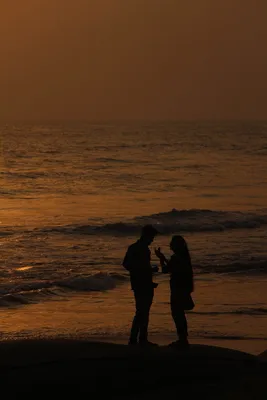 Пары на море стоковое фото. изображение насчитывающей влюбленность -  18023422