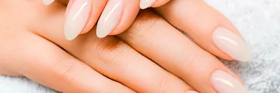 Маникюр на короткие ногти 2023 - какие цвета и дизайны считают модными