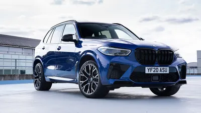 Обои на рабочий стол Черный BMW X5 от тюнинг-ателье RENEGADE на дороге  между деревьев, обои для рабочего стола, скачать обои, обои бесплатно