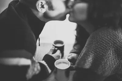 Мужчина И Женщина Поцелуй — стоковая векторная графика и другие изображения  на тему Любовь - Любовь, 2015, Векторная графика - iStock