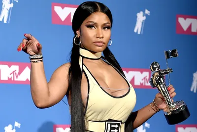 Nicki Minaj announces she's pregnant, reveals baby bump photos