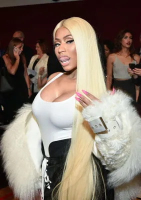 Nicki Minaj becomes first woman to debut at No. 1 since 1998