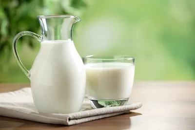 Стоит ли пить молоко: врач‑диетолог о пользе и опасности любимого продукта
