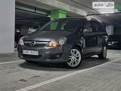 Opel Zafira на подъёмнике. Проверили состояние дизеля «только из Европы»