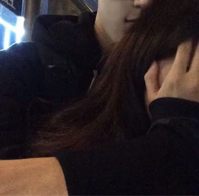 Селфи без лица обнимающихся парня с девушкой (100 фото) 🌟
