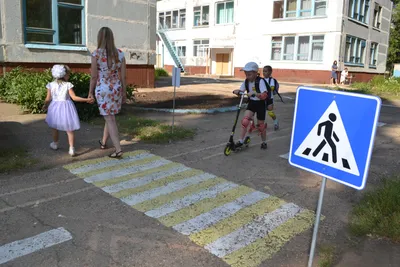 ПДД: В детском саду прошла неделя безопасности, в рамках которой дети  знакомились с правилами дорожного движения. — МАДОУ №209