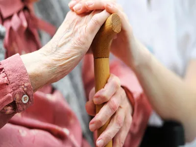 Как помочь пожилым людям? Отвечаем на важные вопросы во Всемирный день  пенсионеров