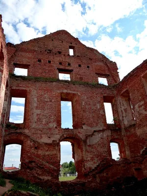 Руины, кирпичные развалины, старый замок Stock Photo | Adobe Stock