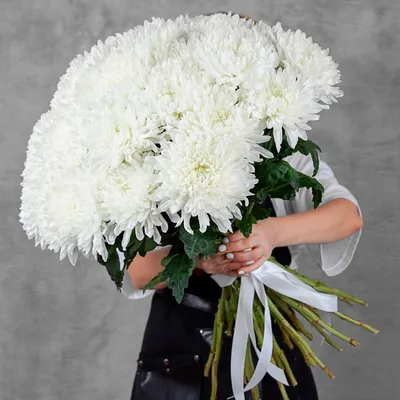 Хризантемы с шаром \"Любимой бабушке в День рождения\", артикул: 333046977, с  доставкой в город Москва (внутри МКАД)