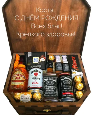 Костя! С днём рождения! Красивая открытка для Кости! Открытка с шоколадным  тортом и надписью на нём Happy Birthday! Картинка с розами.