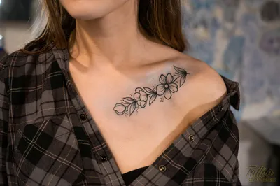 Женская тату на руке. Идеи для татуировок для девушек | Маленькие  татуировки, Вдохновляющие татуировки, Тату фазы луны