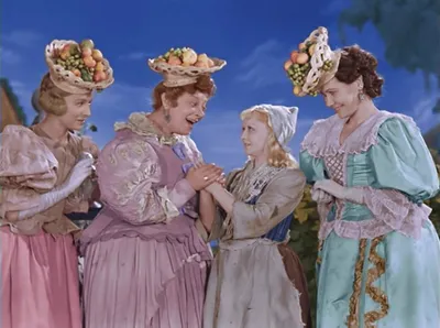Платье Золушки: звезды, которые переодевались в культовую принцессу Disney