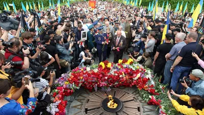 С Днем Победы всех нас! Пусть будет мирным небо над всей планетой!