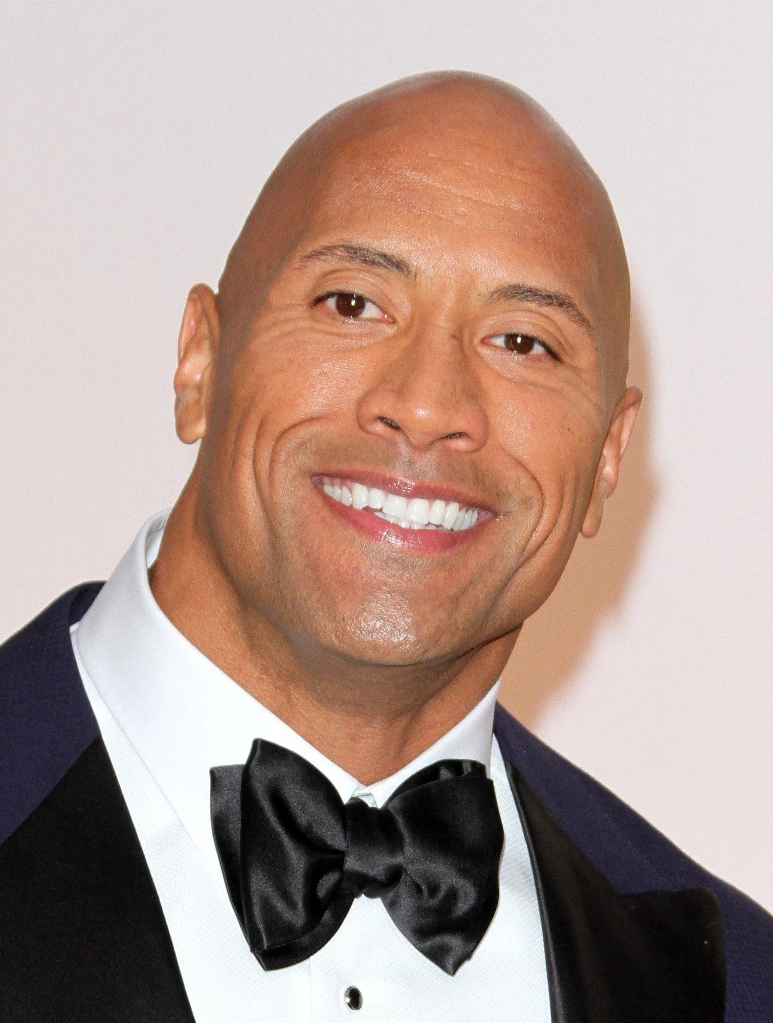 Человек скола. Скала Джонсон. Дуэйн сказал Джонсон. Скалы Dwayne Johnson. Дуэ́йн Ду́глас Джо́нсон.