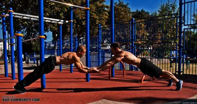 Гетто Street Workout Винтажные Фото Красивый Мужчина Которые Позируют В  Urba — стоковые фотографии и другие картинки Активный образ жизни - iStock