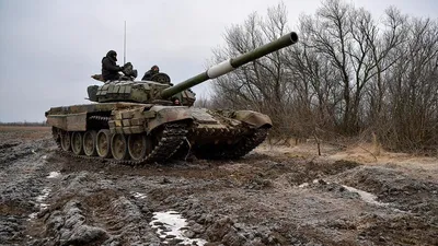 РИА Новости» показало работу танка Т-72 по целям в Запорожской области — РБК