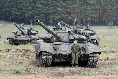 Легенда танкостроения: Т-72 назвали самым защищенным в мире воюющим танком  - Российская газета