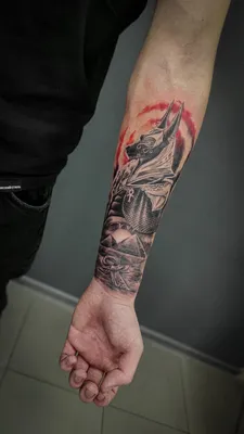 КОТ TATTOO STUDIO | Тату на руке для парня - человек с надписью. Красивая и  стильная татуировка в графике от мастера Kot Tattoo Studio | Дзен