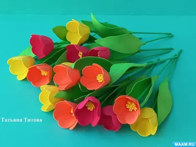 Весенние Цветы Тюльпаны, Сделать Венок На Сером Фоне, Топ Vie Стоковые  Фотографии | FreeImages