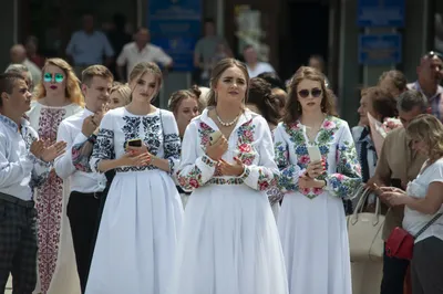 Як вибрати сукню на випускний 2023 року? - Бізнес новини Тернополя