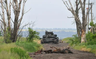 Хаос и взрывы». Россия потеряла 130 танков и БТР за три недели штурма  Угледара - Русская служба The Moscow Times