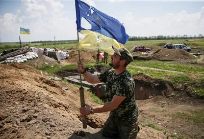 У День Державного прапора у Вінниці підняли стяг на Замковій горі, а боєць  з передової передав вітання вінничанам. ВІДЕО - VежA