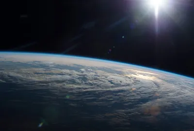 Вид Земли из космоса вызывает беспокойство и страх