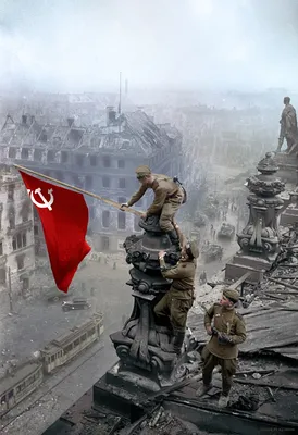 Знамя Победы развернули в космосе - видео