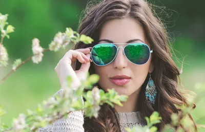 Девушка в солнечных очках (74 фото)