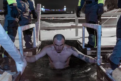 Веселые фотографии крещенских купаний в Киеве