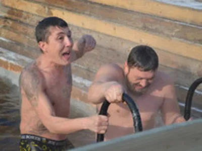 Крещение 2021 - фото и видео крещенских купаний в мороз - новости Украины -  Апостроф