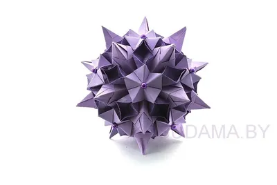 Кусудама оригами держит в руках | Премиум Фото