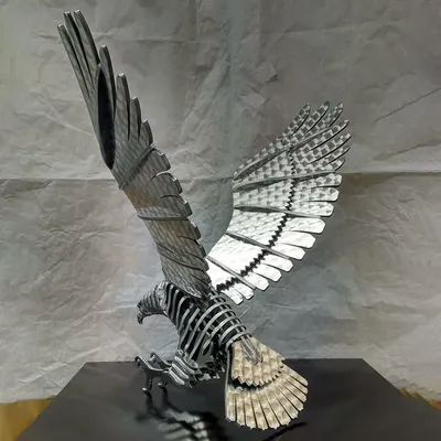 Фрактальный летящий орёл» — создано в Шедевруме