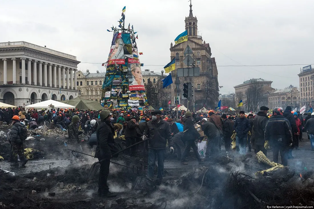 Полков майдан. Киев площадь независимости Евромайдан. Майдан 2014 площадь независимости. Киев 2014.