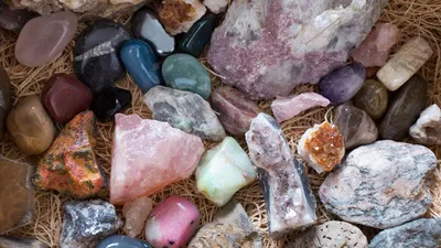 Камень янтарь — магические и лечебные свойства минерала, каких видов и  цветов бывает