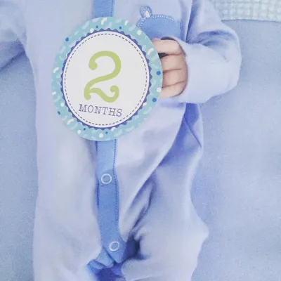 Нам 2 месяца💛👼🏻 23.05.2022 🎉 Милый малыш, наш сыночек💛 желаем тебе в  твои 2 месяца быстро расти, спокойно спать и радовать родителей… | Instagram