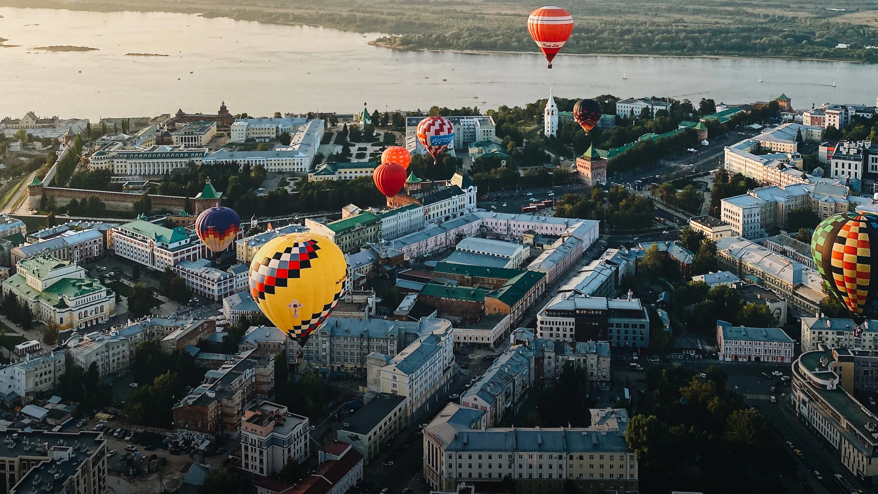 Места которые стоит посетить в нижнем новгороде. Нижний Новгород картинки. Нижний Новгород Кремль красивые фото.