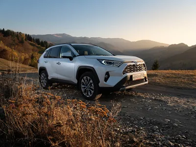 Представлен новый гибрид Toyota RAV4. Самый популярный кроссовер бренда  отмечает 25-летие в США