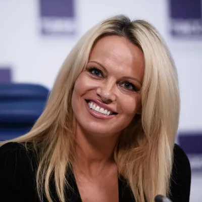 Pamela Anderson Says Embracing a Makeup-Free Lifestyle Has Been a 'Journey'