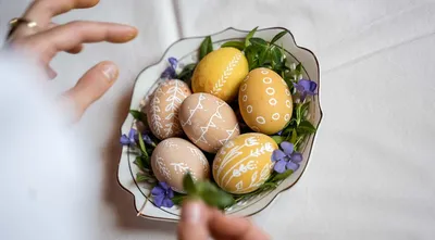 Лайфхаки к Пасхе: как покрасить яйца