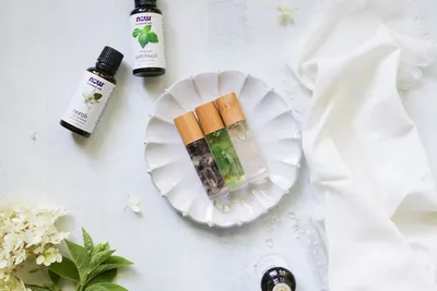 How To Make Essential Oil Perfume (+ 12 Recipe Blends) | Hello Glow