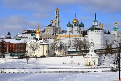 Что посмотреть в Сергиевом Посаде: достопримечательности, маршрут  самостоятельной прогулки, где поесть и как отдохнуть, как добраться и где  остановиться — Яндекс Путешествия