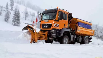 Ручная Снегоуборочная Машина Или Снегоуборочная Машина В Альпах Швейцарии В  Саду Отеля — стоковые фотографии и другие картинки Автомобиль - iStock