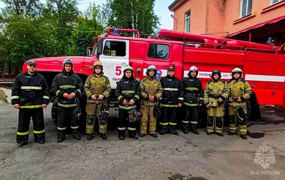 Сотрудники МЧС спасли семь человек на пожаре в пятиэтажке в Торезе -  Происшествия - ДАН