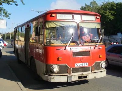 Где работали последние старые автобусы и тралики