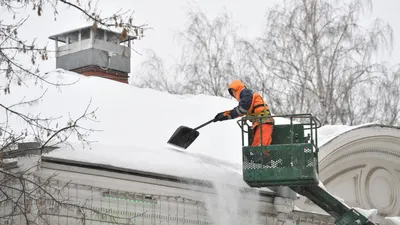 Уборка снега с крыш | Град